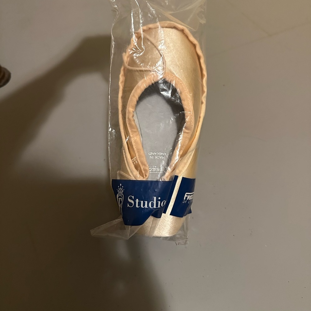 Freed of London Studio II Pointe Shoes - 4 E Standard